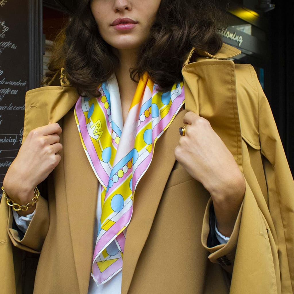 Foulard carré en soie Virginie Riou "La femme" xccscss.