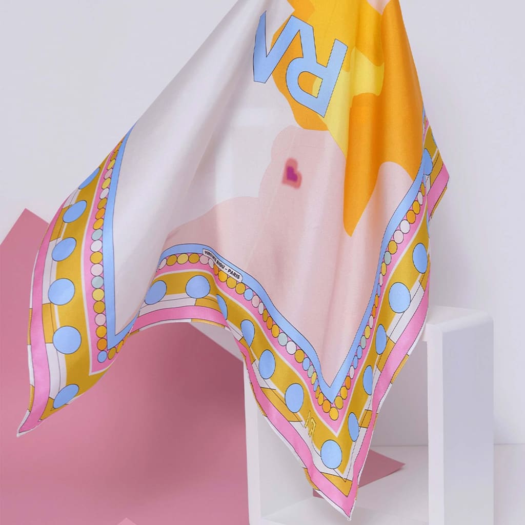Foulard carré en soie Virginie Riou "La femme" xccscss.