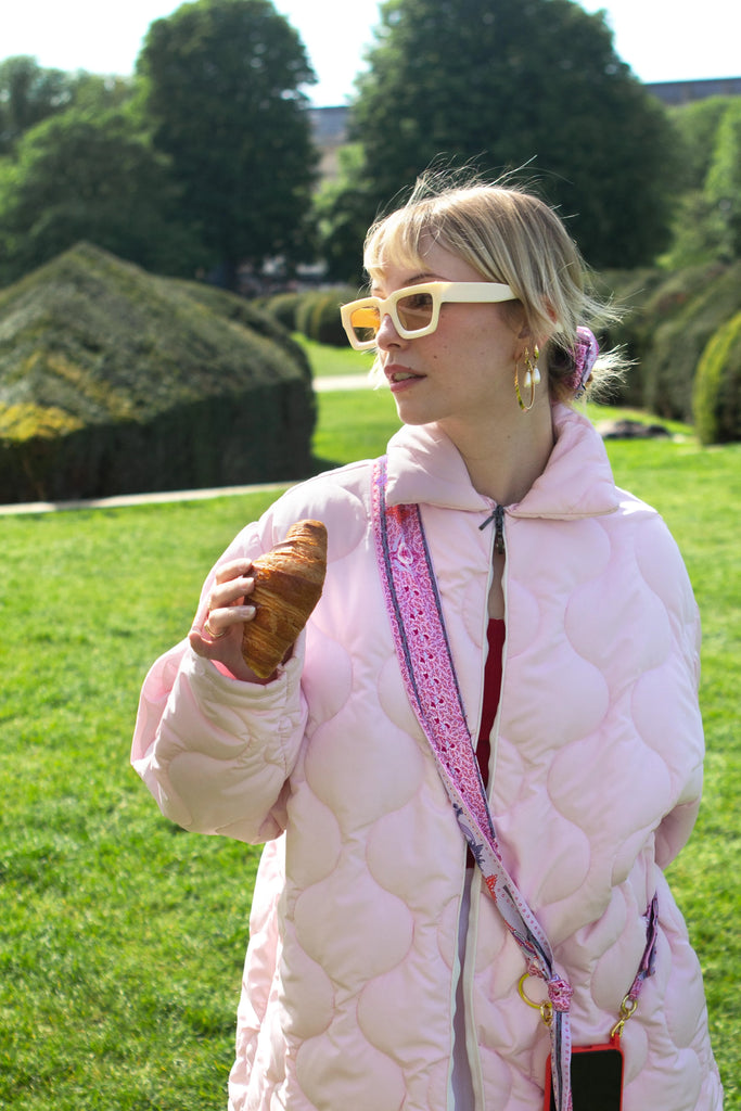 Bandoulière de téléphone réversible, le bandana rose, rose