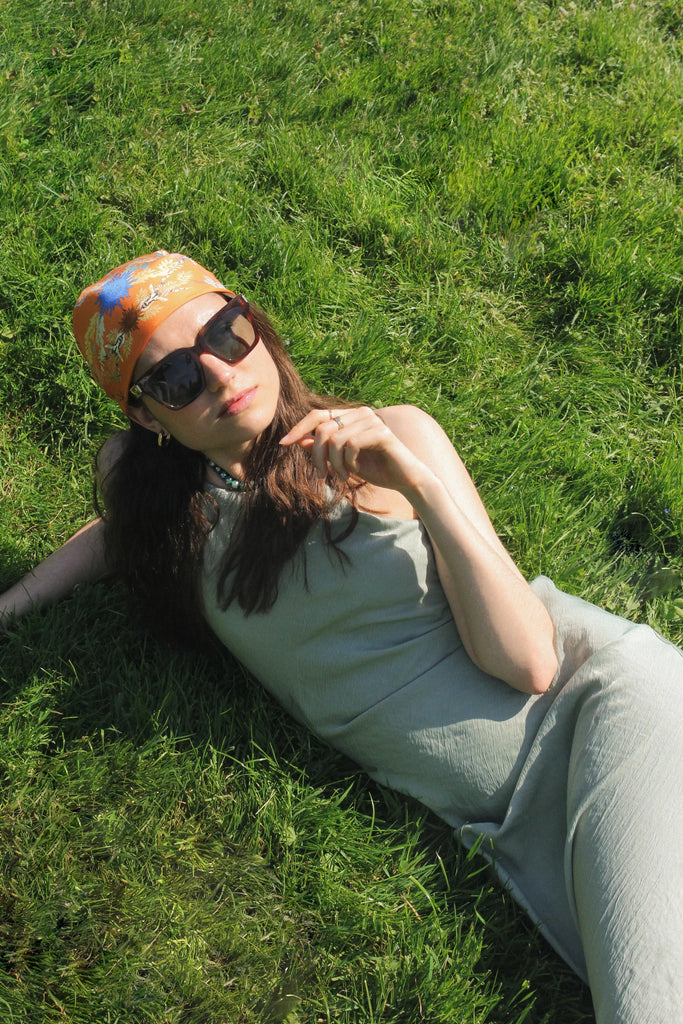 Carré en soie, 65, Le Chaman, orange