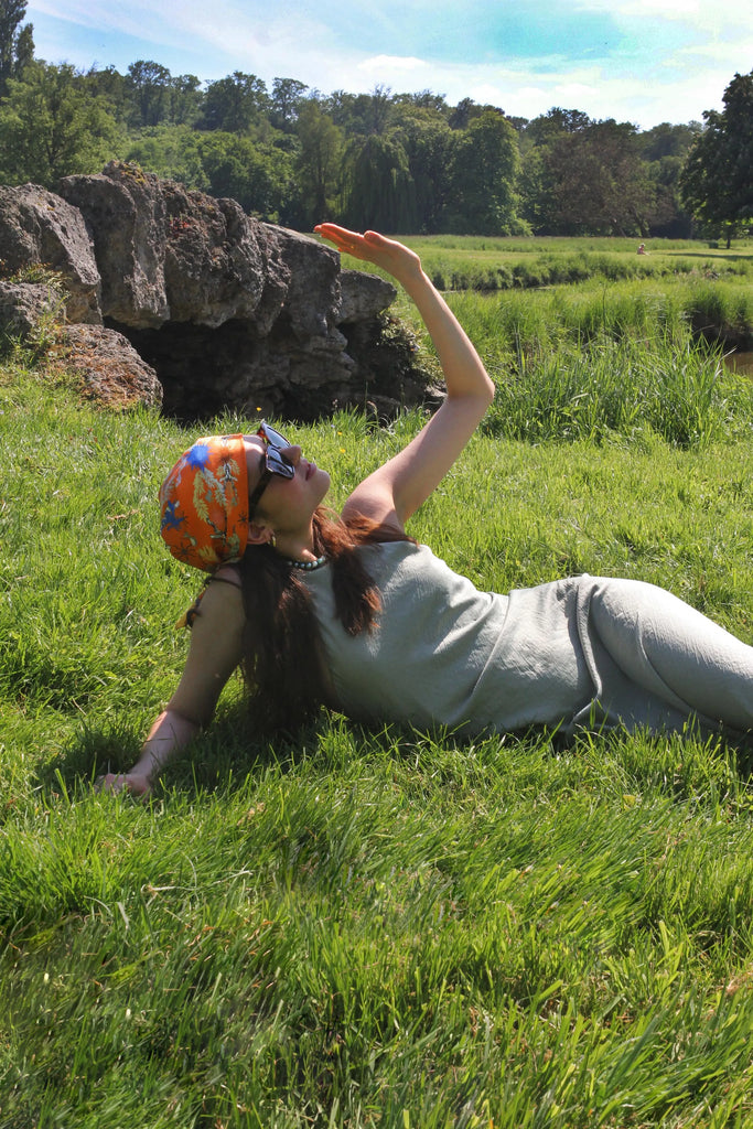 Carré en soie, 65, Le Chaman, orange