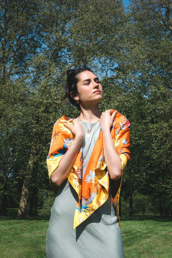 Foulard triangle, les chamans de la terre, orange