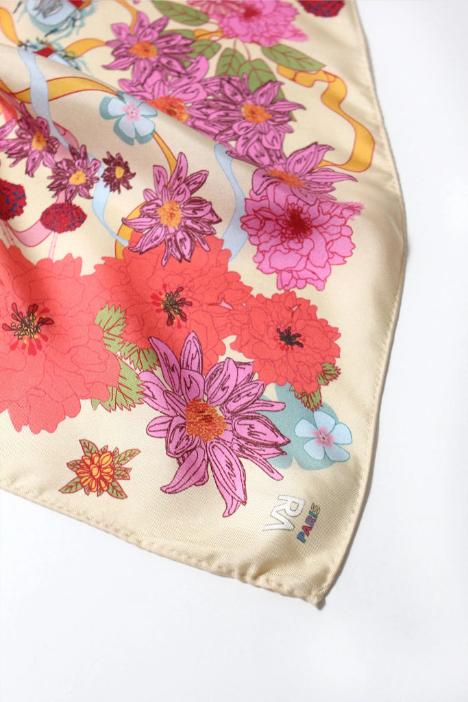 Carré en soie, 65, Le jardin, rose et beige