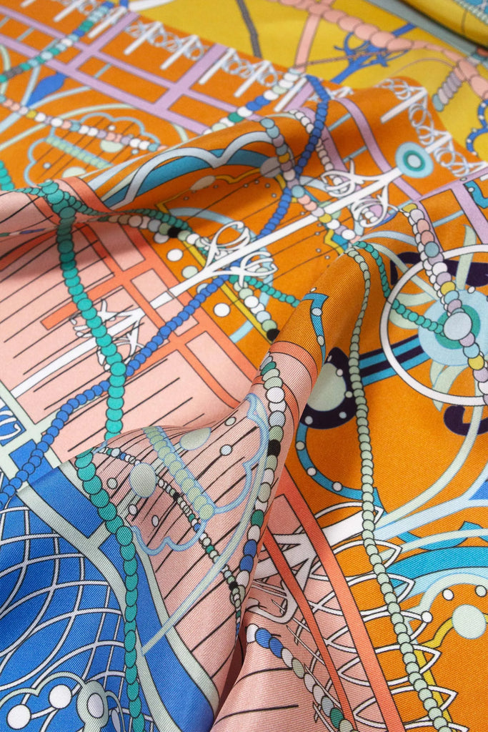 Carré en soie, 65, La boite à bijoux, multicolore