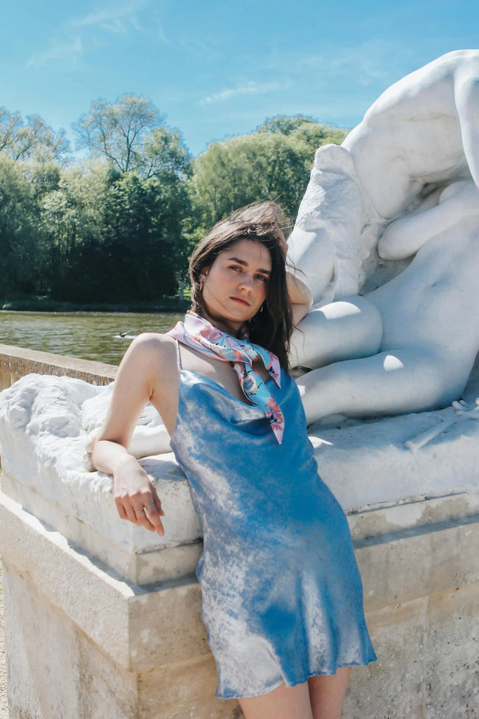 Foulard triangle, le scarabée, rose