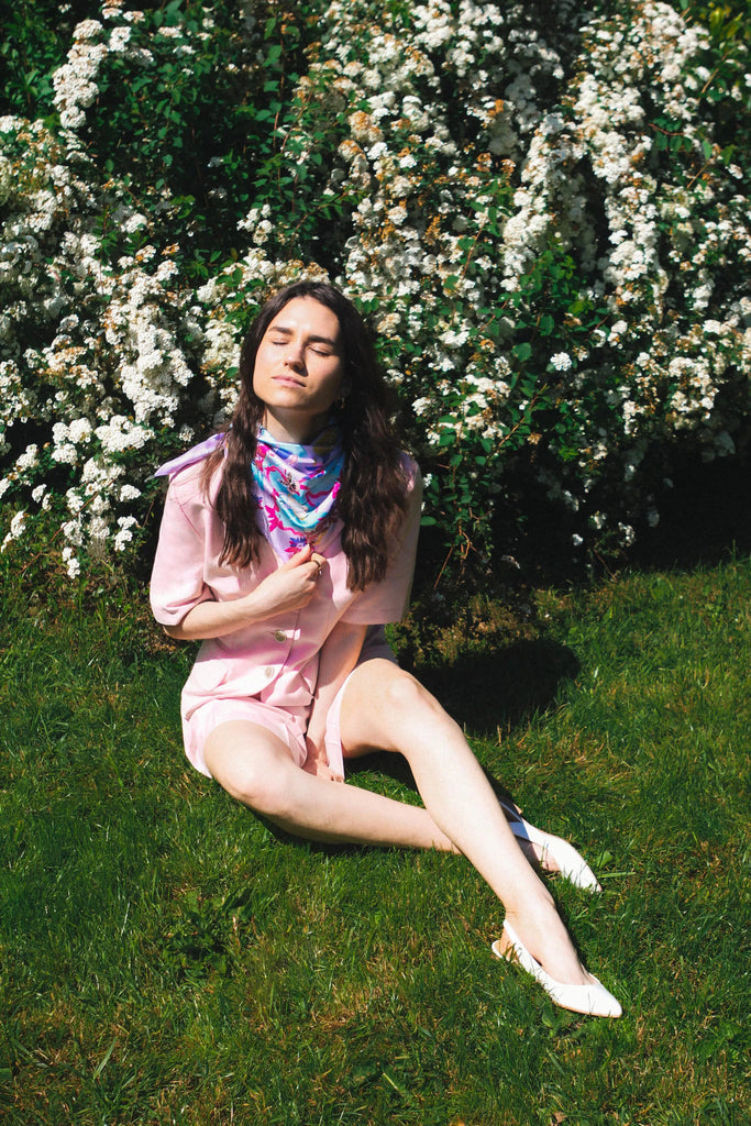 Foulard triangle, le scarabée, mauve