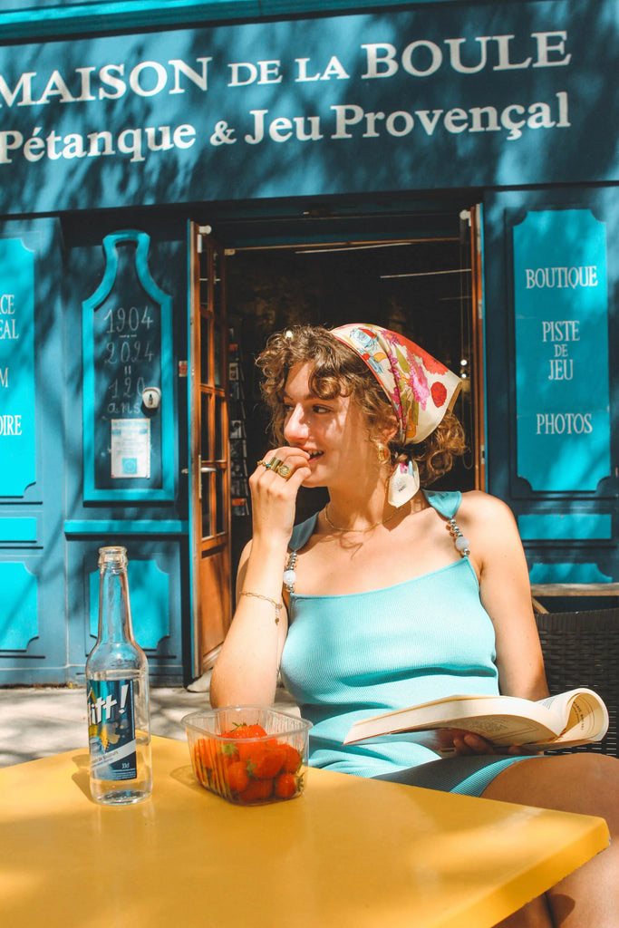 Carré en soie, 65, Le jardin, rose et beige