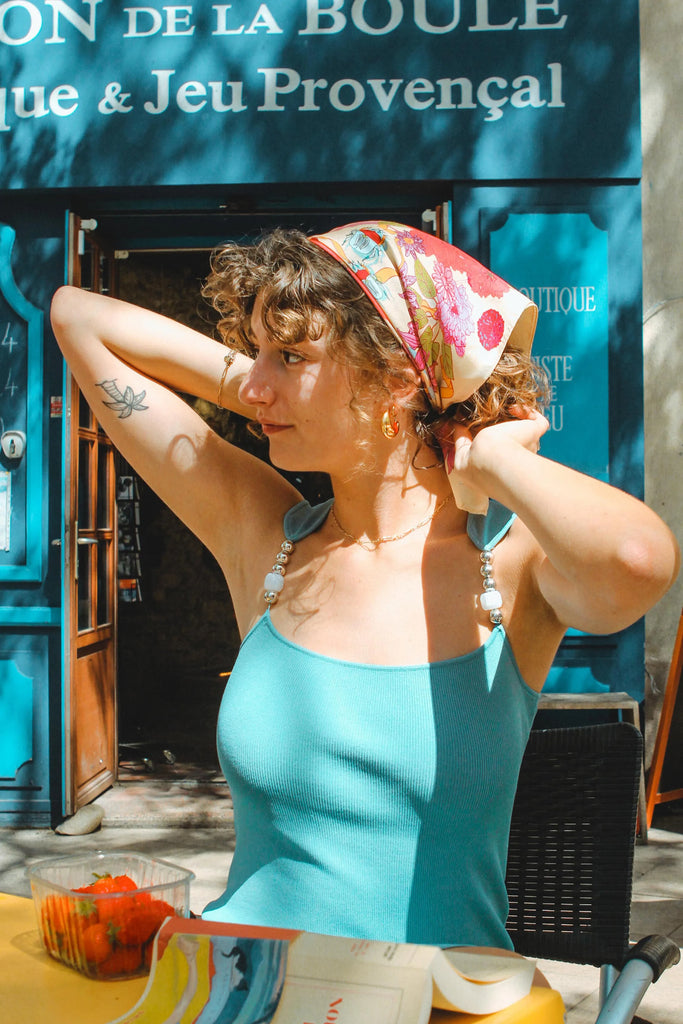 Carré en soie, 65, Le jardin, rose et beige