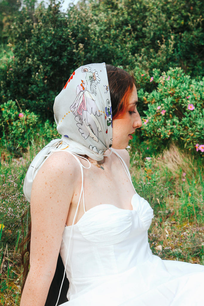 Carré en soie, 90, Oiseau d'amour, blanc