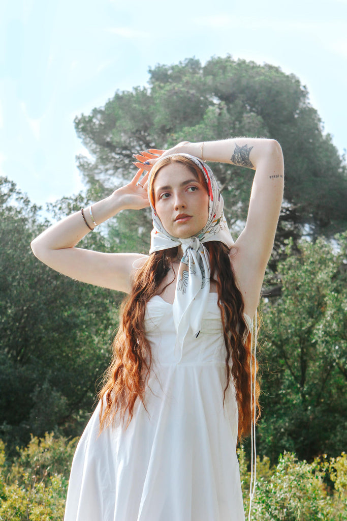 Carré en soie, 90, Oiseau d'amour, blanc