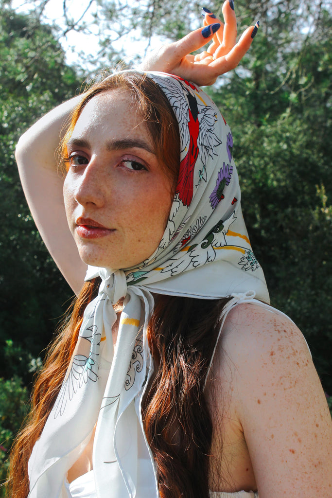 Carré en soie, 90, Oiseau d'amour, blanc