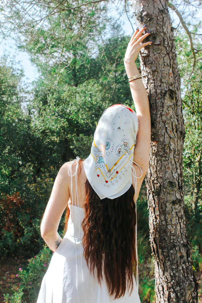 Carré en soie, 90, Oiseau d'amour, blanc