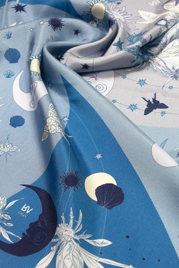 Carré en soie, 65, La cassiopée bleue, bleu 