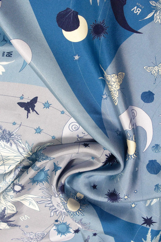 Carré en soie, 65, La cassiopée bleue, bleu 