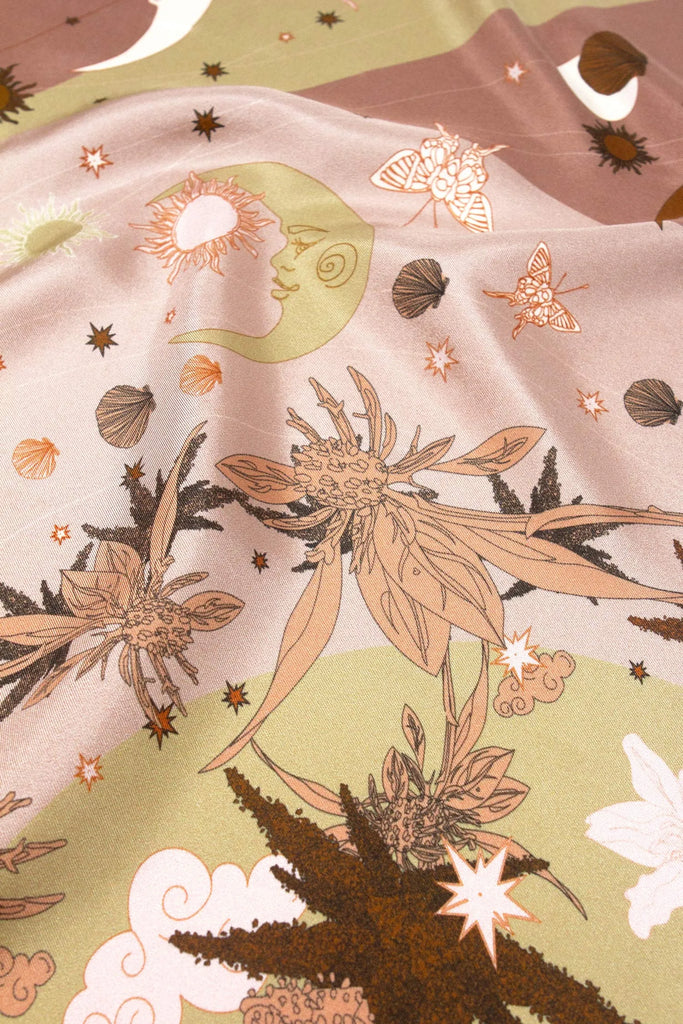 Carré en soie, 65, La cassiopée gold, gold et rose