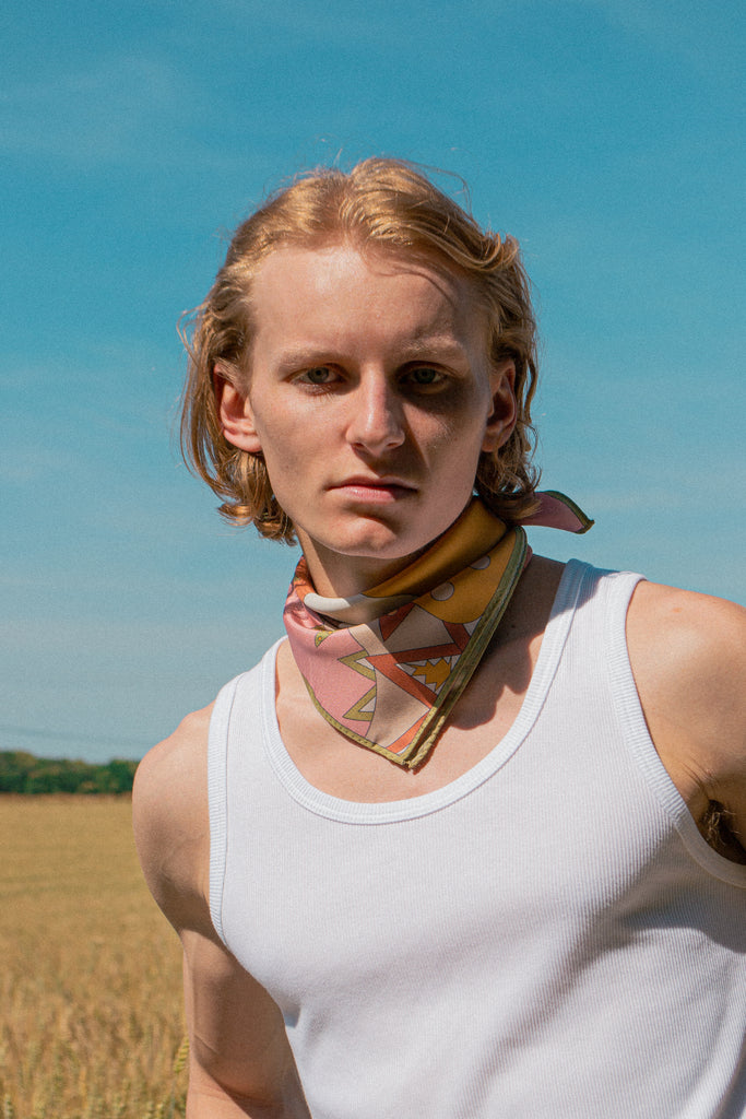 Carré en soie, 50, l'éléphant manipura, multicolore