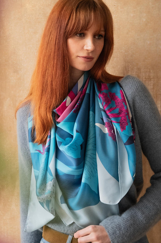 Carré en soie, 130, le colibri bleu, bleu