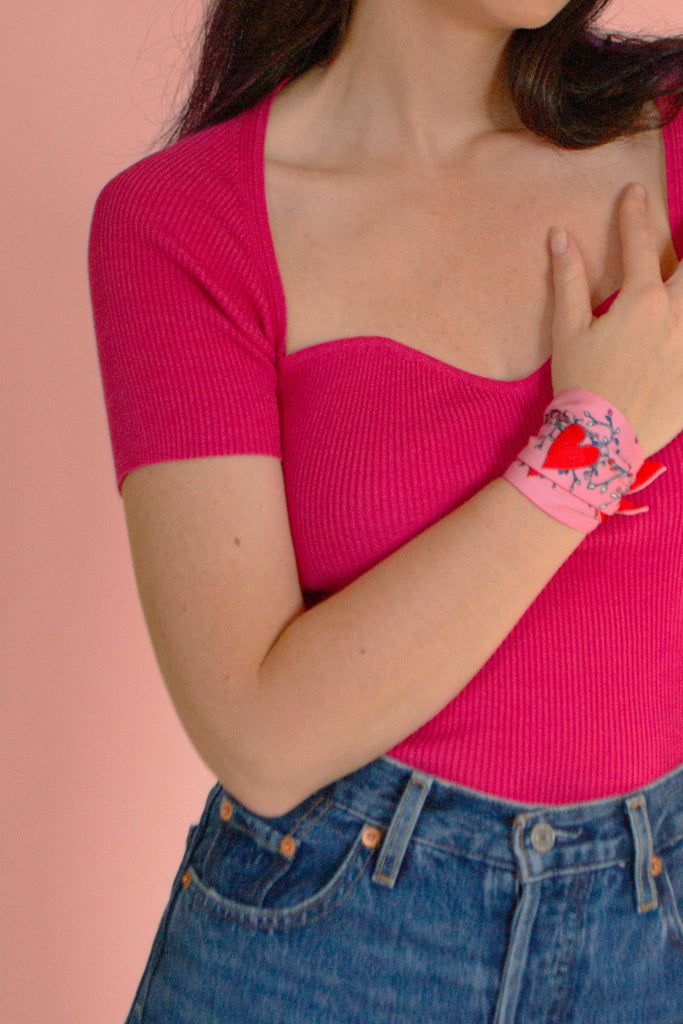 Ruban poignet, l'amour, rouge et rose