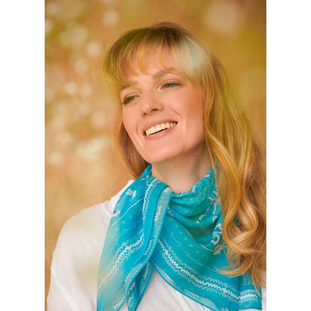 Foulard carré 65cm en coton soie Virginie Riou « Le bandana turquoise » xccscss.