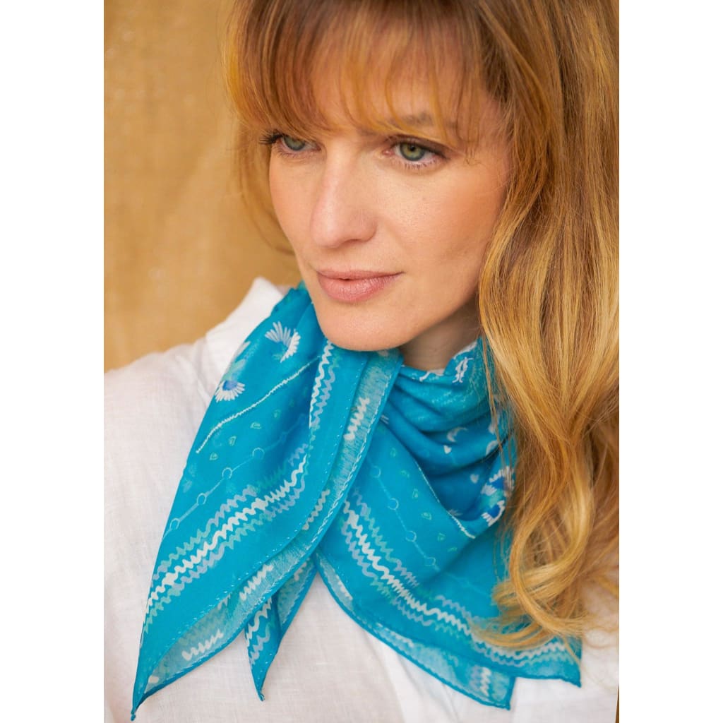 Foulard carré 65cm en coton soie Virginie Riou « Le bandana turquoise » xccscss.