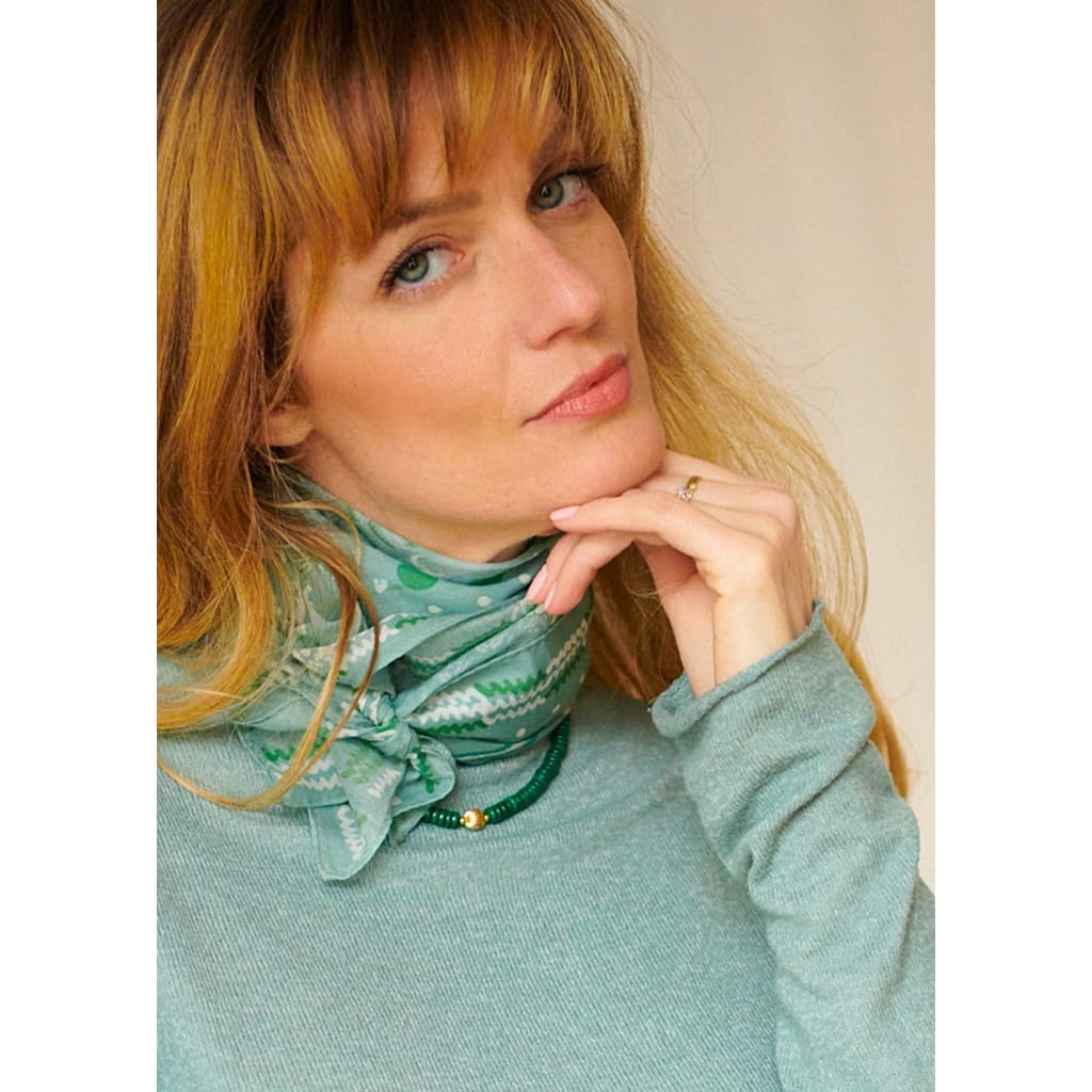 Foulard carré 65cm en coton soie Virginie Riou « Le bandana sauge » xccscss.