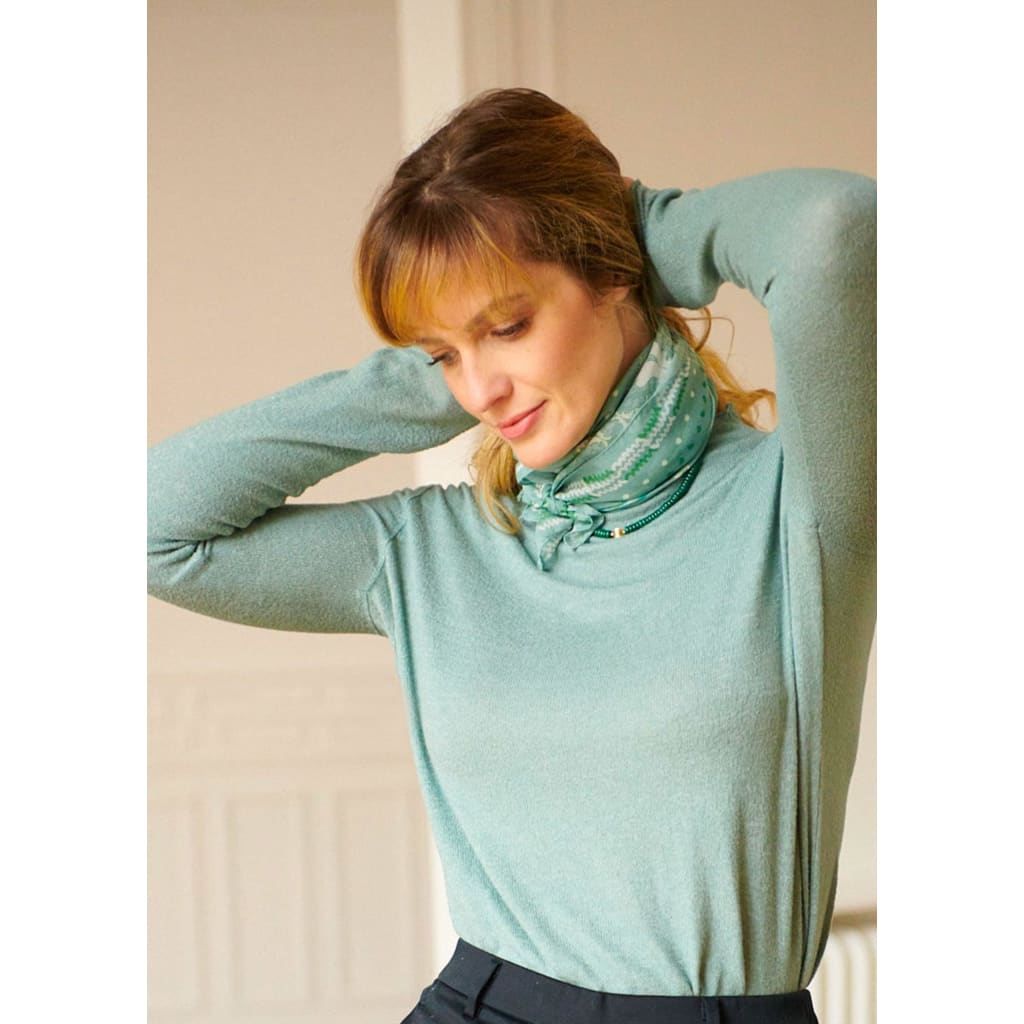 Foulard carré 65cm en coton soie Virginie Riou « Le bandana sauge » xccscss.