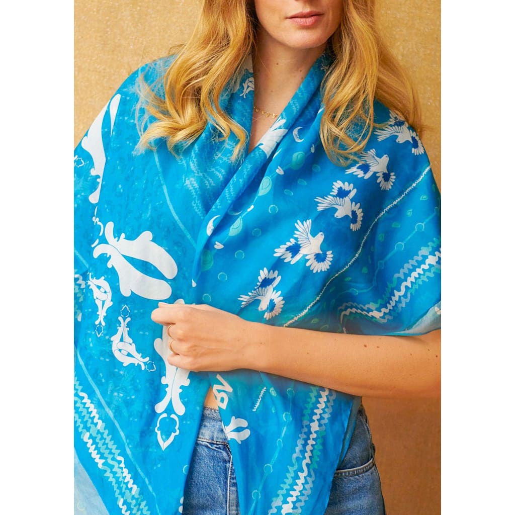 Foulard paréo en coton soie Virginie Riou « Le grand bandana turquoise » xccscss.
